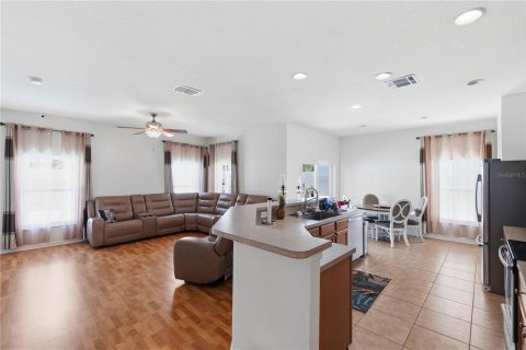 House in Seffner, Florida 3 bedrooms, 176.61 sq.m. № 2195640 - photo 12