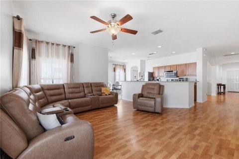 House in Seffner, Florida 3 bedrooms, 176.61 sq.m. № 2195640 - photo 9