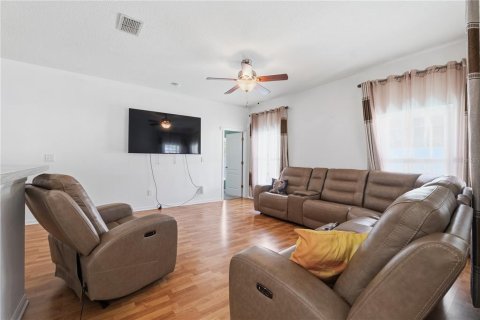 House in Seffner, Florida 3 bedrooms, 176.61 sq.m. № 2195640 - photo 10