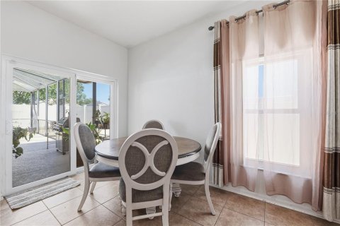 House in Seffner, Florida 3 bedrooms, 176.61 sq.m. № 2195640 - photo 17