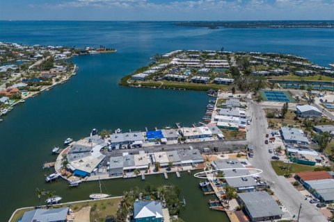 Casa en venta en Holmes Beach, Florida, 2 dormitorios, 88.26 m2 № 1637839 - foto 1