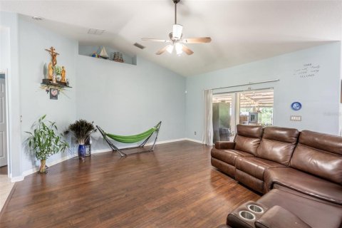 Villa ou maison à vendre à Fruitland Park, Floride: 3 chambres, 168.99 m2 № 1849391 - photo 5