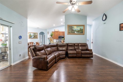 House in Fruitland Park, Florida 3 bedrooms, 168.99 sq.m. № 1849391 - photo 2