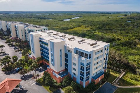 Condo in New Smyrna Beach, Florida, 2 bedrooms  № 1827198 - photo 1