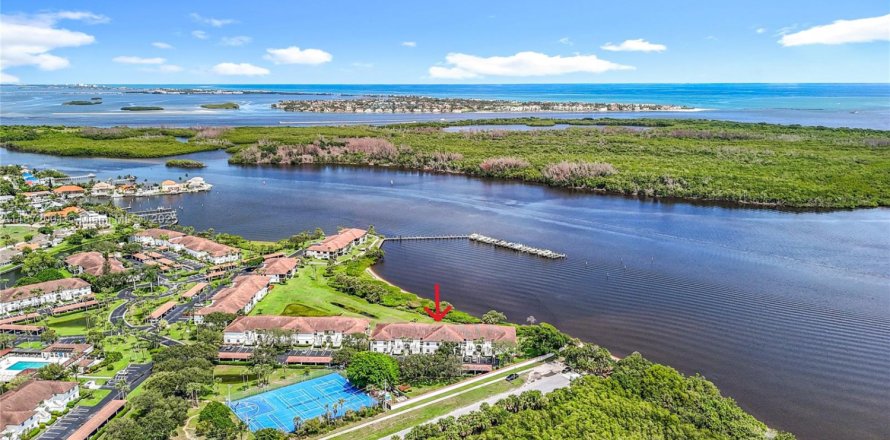 Кондоминиум с 2 спальнями в Стьюарт, Флорида № 1923173