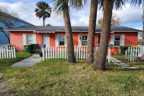 Duplex in Jacksonville Beach, Florida 4 bedrooms, 113.53 sq.m. № 843320 - photo 1