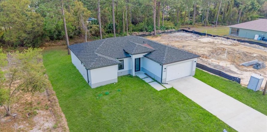 House in Lehigh Acres, Florida 3 bedrooms, 149.2 sq.m. № 2106272