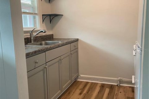 Immobilier commercial à vendre à Saint Petersburg, Floride: 1 chambre, 255.57 m2 № 2431207 - photo 7