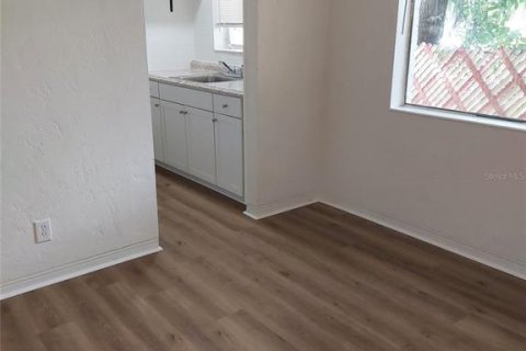 Immobilier commercial à vendre à Saint Petersburg, Floride: 1 chambre, 255.57 m2 № 2431207 - photo 10