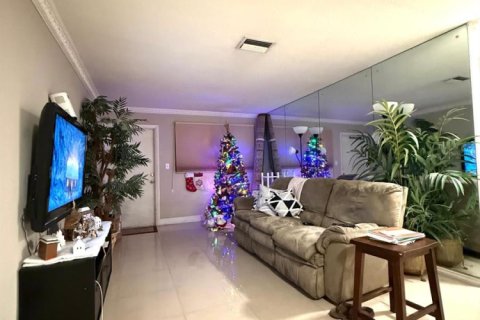 Condo in Deerfield Beach, Florida, 2 bedrooms № 2081905 - photo 2