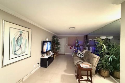 Condo in Deerfield Beach, Florida, 2 bedrooms № 2081905 - photo 9
