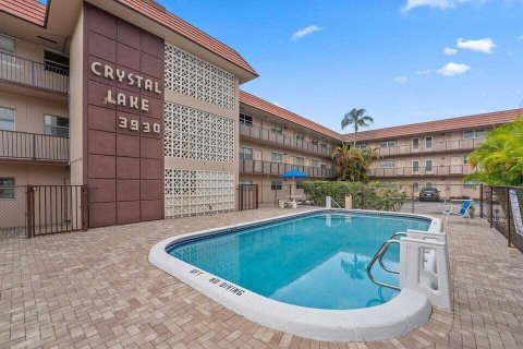 Condo in Deerfield Beach, Florida, 2 bedrooms № 2081905 - photo 1