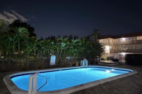 Condo in Deerfield Beach, Florida, 2 bedrooms № 2081905 - photo 13