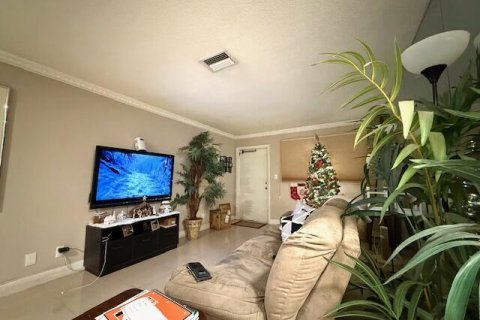 Condo in Deerfield Beach, Florida, 2 bedrooms № 2081905 - photo 5