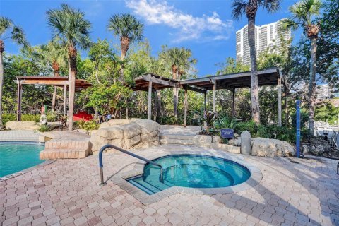 Condo in Aventura, Florida, 2 bedrooms  № 2005116 - photo 14