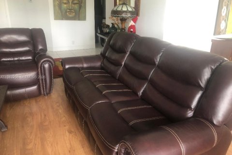 Condo in Aventura, Florida, 2 bedrooms  № 2005116 - photo 10