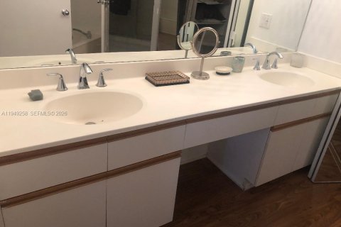 Condo in Aventura, Florida, 2 bedrooms  № 2005116 - photo 8