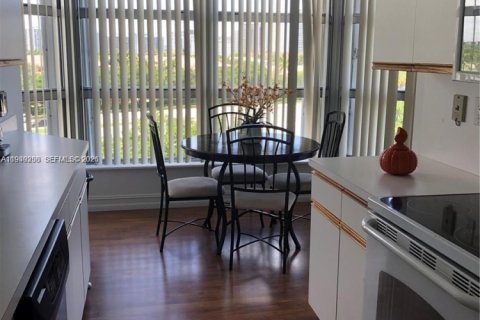 Condo in Aventura, Florida, 2 bedrooms  № 2005116 - photo 13