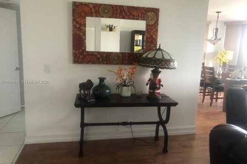 Condo in Aventura, Florida, 2 bedrooms  № 2005116 - photo 3