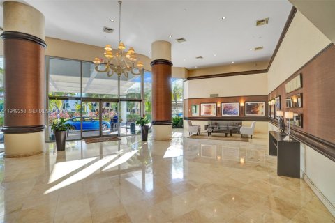 Condo in Aventura, Florida, 2 bedrooms  № 2005116 - photo 17