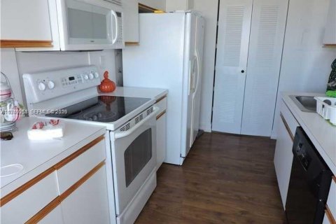 Condo in Aventura, Florida, 2 bedrooms  № 2005116 - photo 4