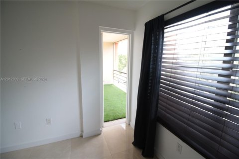 Condo in Deerfield Beach, Florida, 2 bedrooms  № 2075056 - photo 27
