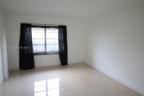 Condo in Deerfield Beach, Florida, 2 bedrooms  № 2075056 - photo 22