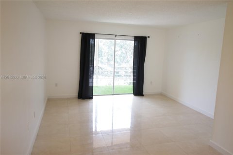 Condo in Deerfield Beach, Florida, 2 bedrooms  № 2075056 - photo 10