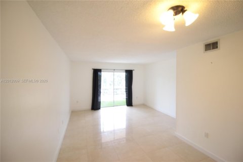 Condo in Deerfield Beach, Florida, 2 bedrooms  № 2075056 - photo 8