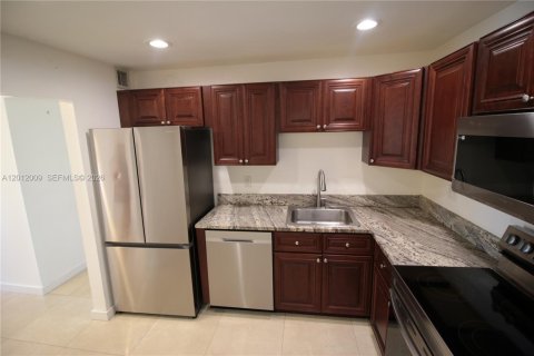 Condo in Deerfield Beach, Florida, 2 bedrooms  № 2075056 - photo 16