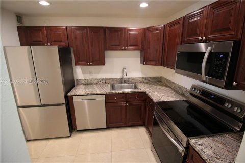 Condo in Deerfield Beach, Florida, 2 bedrooms  № 2075056 - photo 15