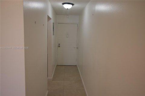 Condo in Deerfield Beach, Florida, 2 bedrooms  № 2075056 - photo 12
