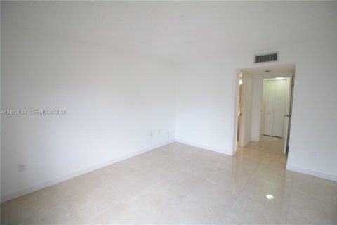 Condo in Deerfield Beach, Florida, 2 bedrooms  № 2075056 - photo 26