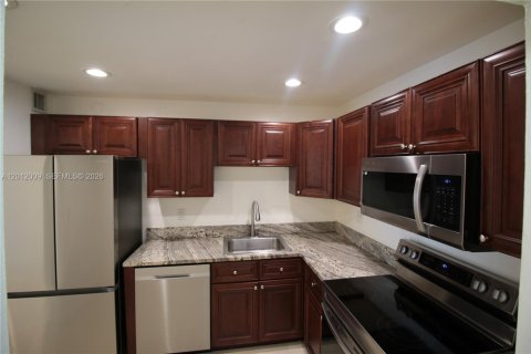 Condo in Deerfield Beach, Florida, 2 bedrooms  № 2075056 - photo 14