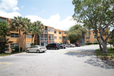 Condo in Deerfield Beach, Florida, 2 bedrooms  № 2075056