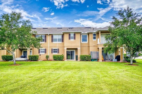 Townhouse in Daytona Beach, Florida 4 bedrooms, 121.7 sq.m. № 1851624 - photo 2