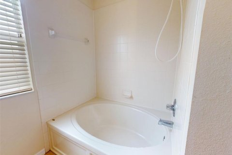 Townhouse in Daytona Beach, Florida 4 bedrooms, 121.7 sq.m. № 1851624 - photo 6