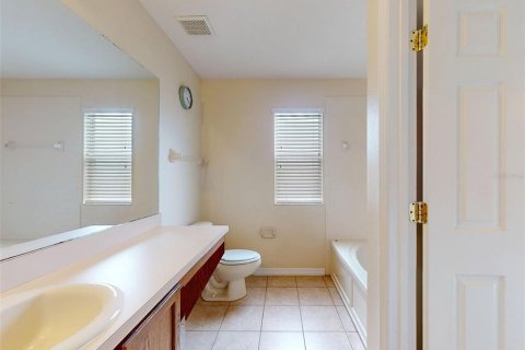 Townhouse in Daytona Beach, Florida 4 bedrooms, 121.7 sq.m. № 1851624 - photo 5