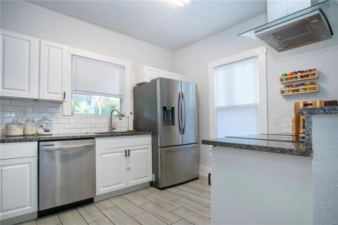 House in Palmetto, Florida 3 bedrooms, 119.19 sq.m. № 1884876 - photo 30