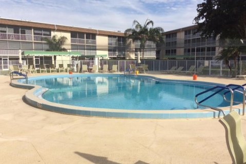 Copropriété à louer à Palm Springs, Floride: 2 chambres, 77.67 m2 № 2390116 - photo 21