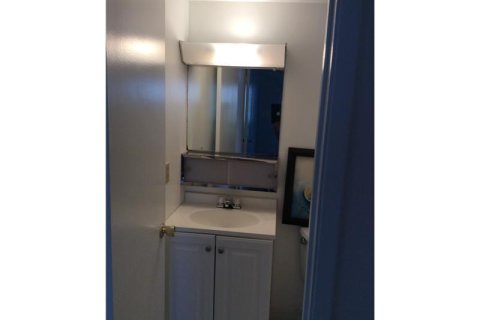 Copropriété à louer à Palm Springs, Floride: 2 chambres, 77.67 m2 № 2390116 - photo 7