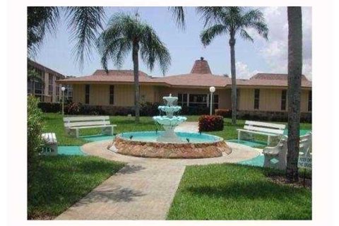 Copropriété à louer à Palm Springs, Floride: 2 chambres, 77.67 m2 № 2390116 - photo 10