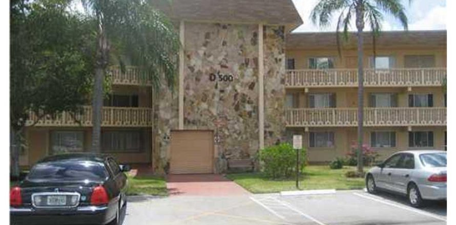 Condo à Palm Springs, Floride, 2 chambres  № 2390116
