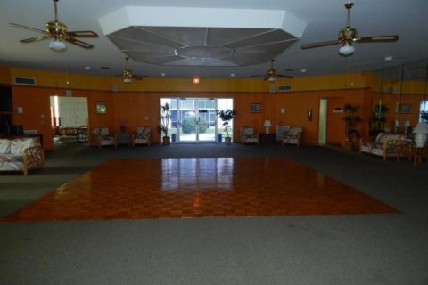 Copropriété à louer à Palm Springs, Floride: 2 chambres, 77.67 m2 № 2390116 - photo 11