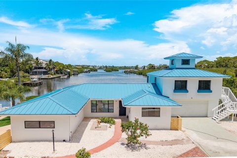 Casa en venta en Palm Harbor, Florida, 4 dormitorios, 255.95 m2 № 1873498 - foto 1