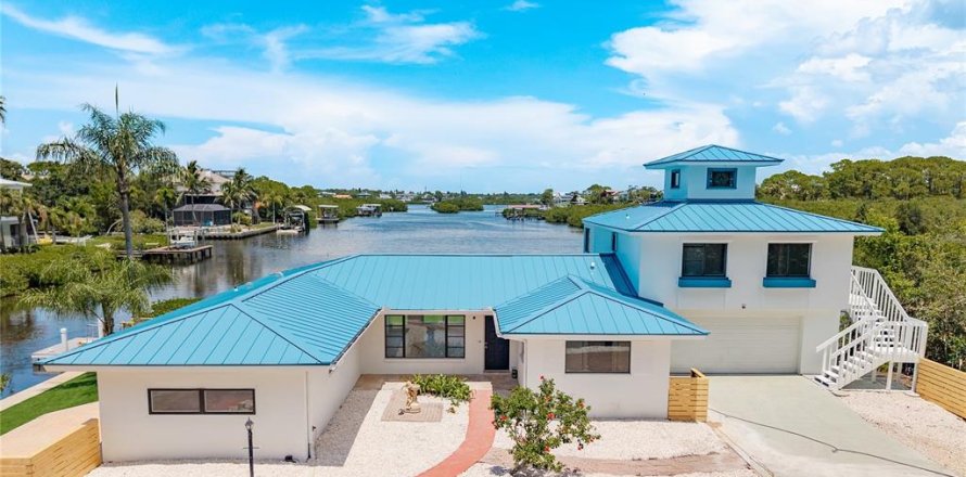Casa en Palm Harbor, Florida 4 dormitorios, 255.95 m2 № 1873498