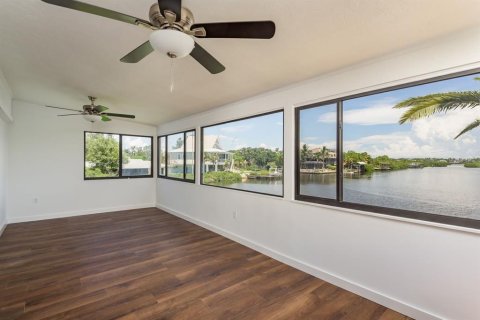 Casa en venta en Palm Harbor, Florida, 4 dormitorios, 255.95 m2 № 1873498 - foto 15