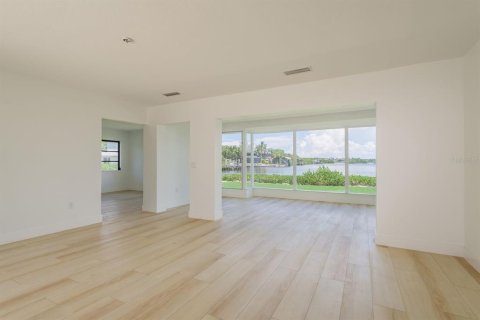 Casa en venta en Palm Harbor, Florida, 4 dormitorios, 255.95 m2 № 1873498 - foto 9