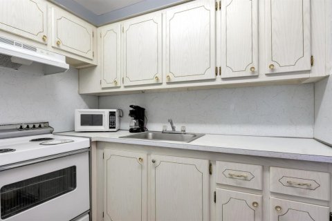 Condo in West Palm Beach, Florida, 1 bedroom  № 2392945 - photo 12
