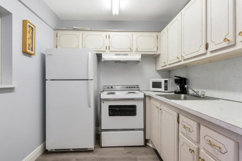 Condo in West Palm Beach, Florida, 1 bedroom  № 2392945 - photo 13